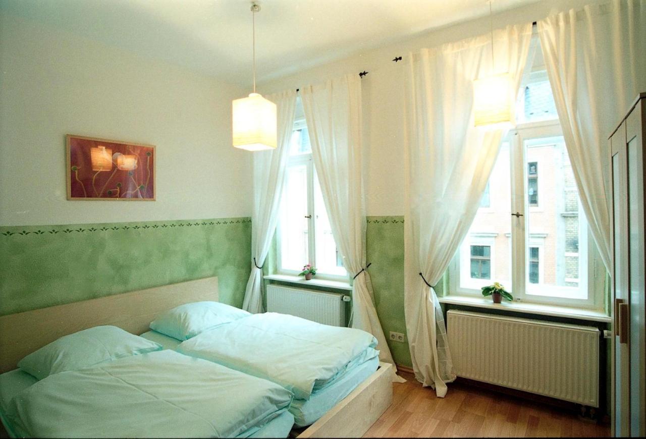 Three-Bedroom Apartment High Floor,44243485:JPEG